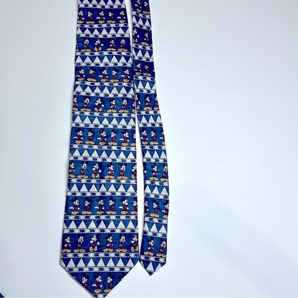 Looney Tunes Vintage looney tunes character 1994
Mickey Mouse
Winnie the Pooh - Picture 11 of 13